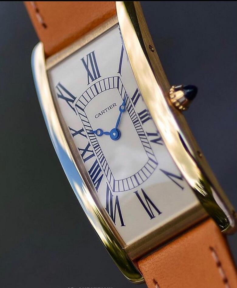 The 18k gold fake watch has a brown strap.